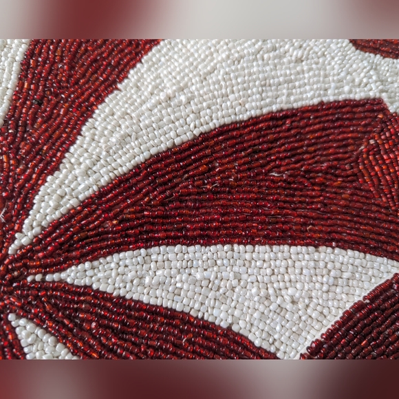 Handmade beaded peppermint table placements - Picture 6 of 8